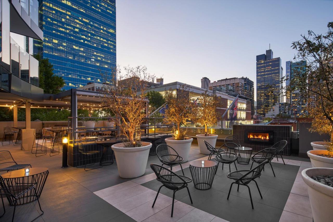 Sheraton Melbourne Hotel Bagian luar foto The rooftop bar at the Crown Hotel