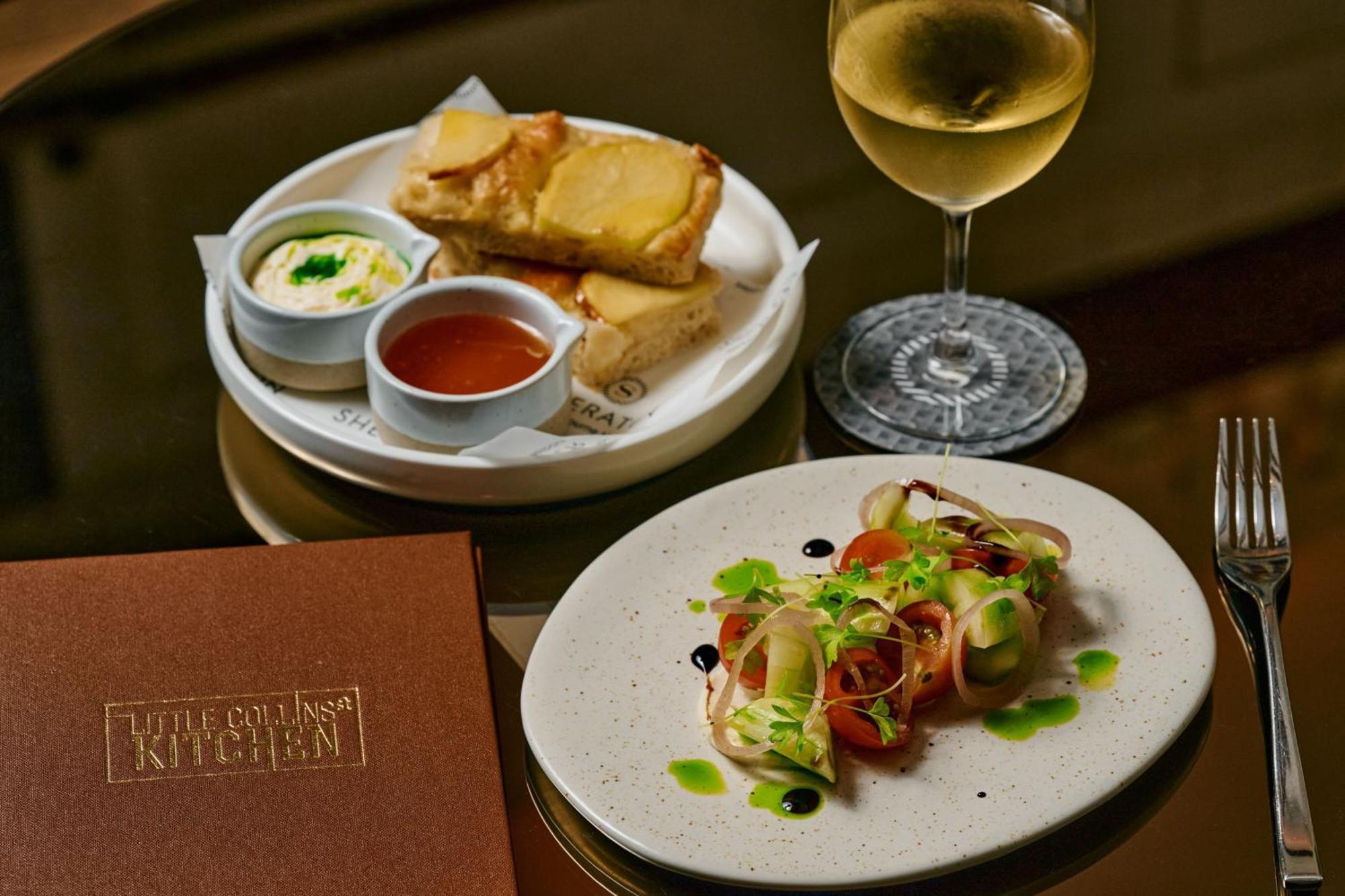 Sheraton Melbourne Hotel Bagian luar foto A meal at Elements